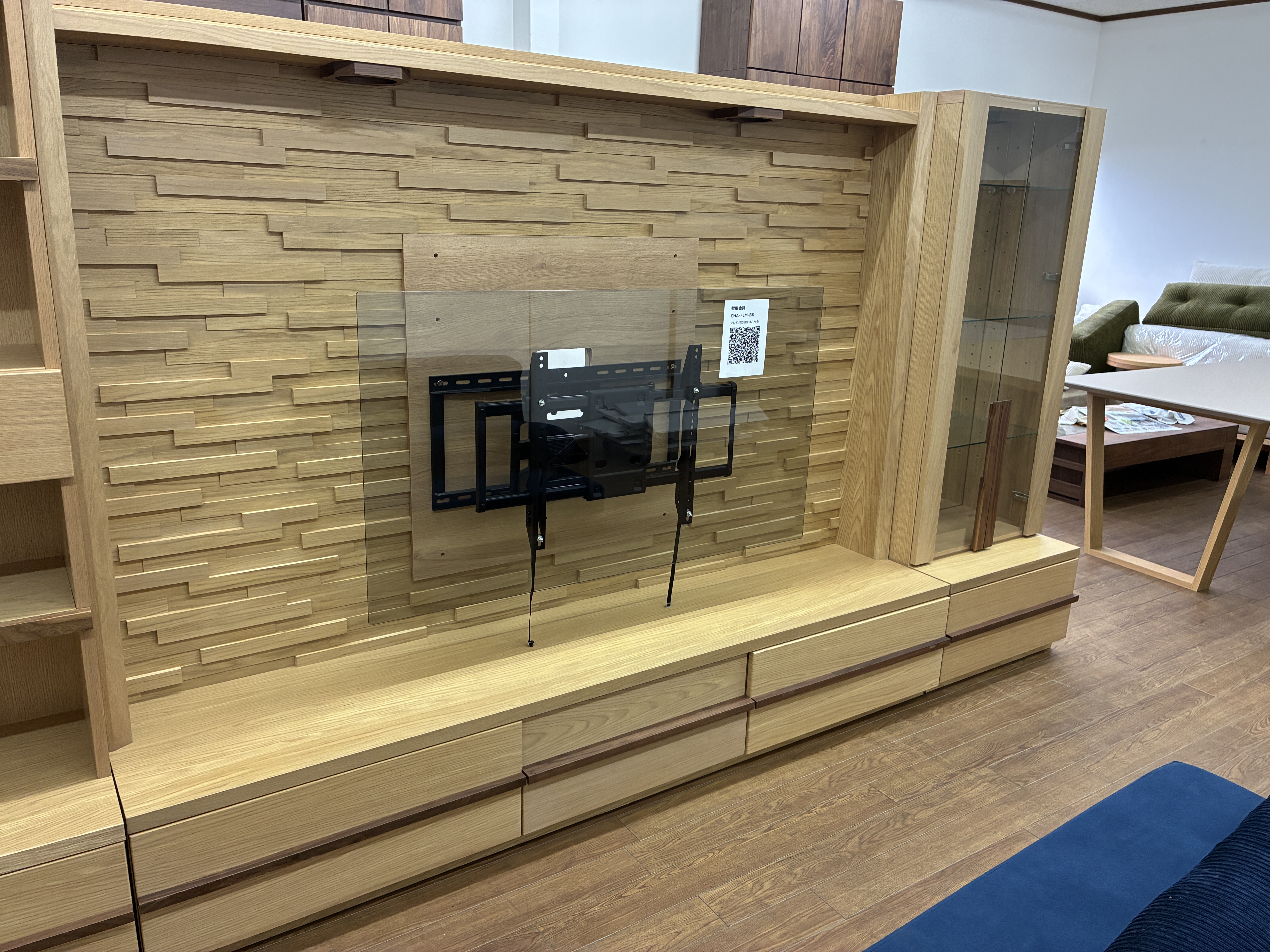 壁面ボード「クレスト」